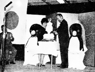 Wedding ceremony of the married mascot penguins ”Akio and Kazue Fuji”