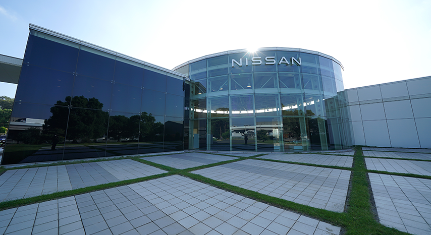 The Guest Hall is seen on the right upon passing through the Tochigi Plant’s front gate (courtesy of Nissan Motor Co., Ltd.)