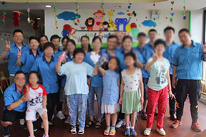 Commemorative photograph with children at child welfare facility